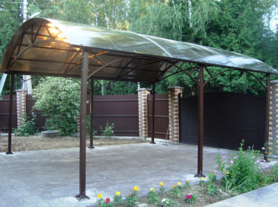 Навес автомобильный на две машины с поликарбонатом