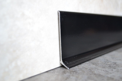 Плинтус алюминиевый Diele ПЛ60 черный