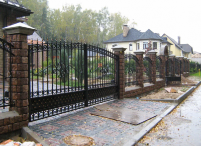 Кованые ворота ОСАТ 15-52 со вставкой сетка Кованые ворота ОСАТ 15-52 со вставкой сетка