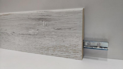 Плинтус Hannahholz Травис дуб белый (2400x81x16)